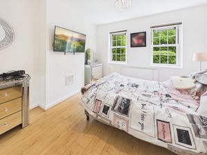 DOUBLE BEDROOM- click for photo gallery